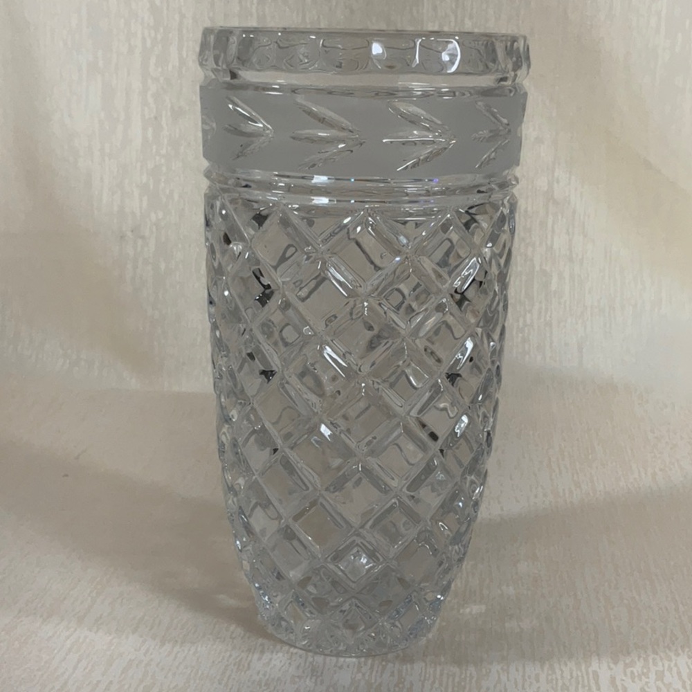 Vintage Toscany Yugoslavian 24% Lead Crystal Diamond Cut & Laurel Leaf Vase